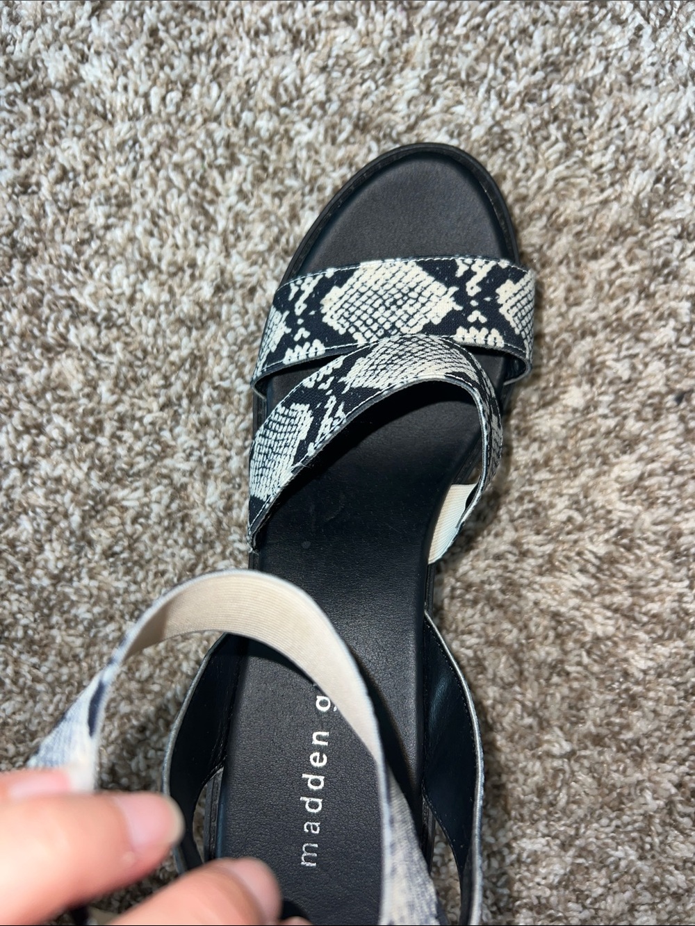 Madden Girl Black & White Snake-Print Platform Sandals- Worn once! Size 9! - Picture 8 of 12